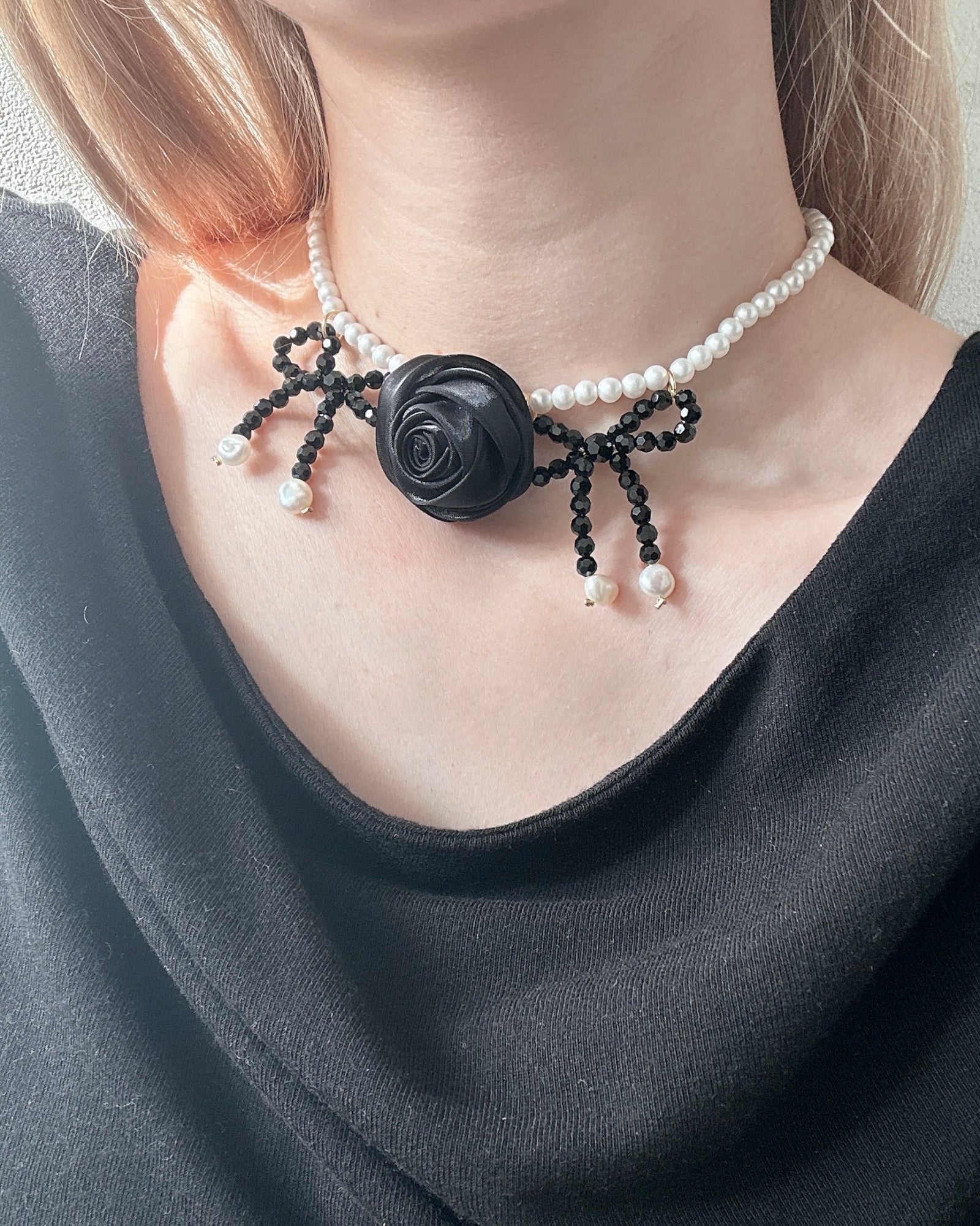 ROSE VELVET CHOKER