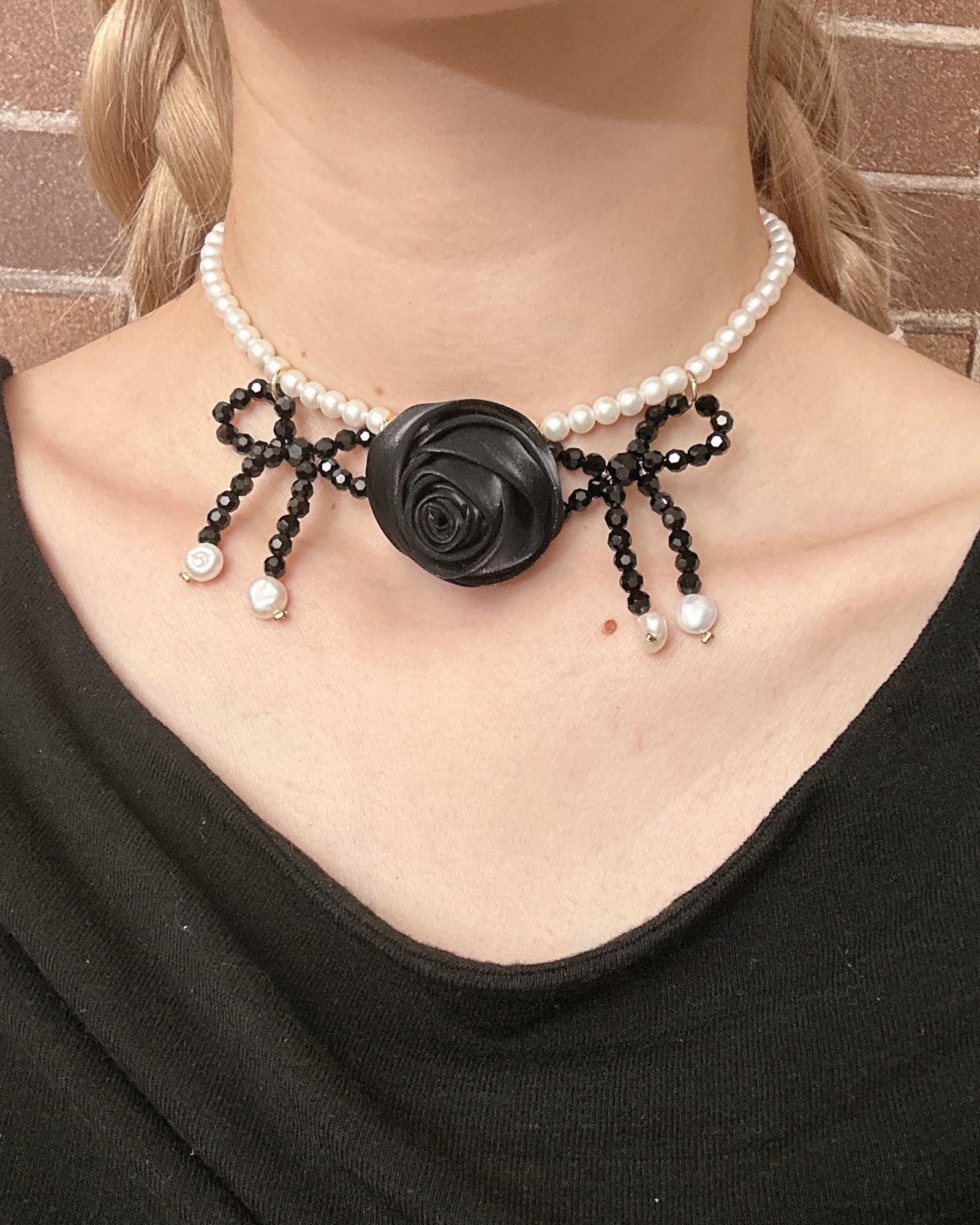 ROSE VELVET CHOKER