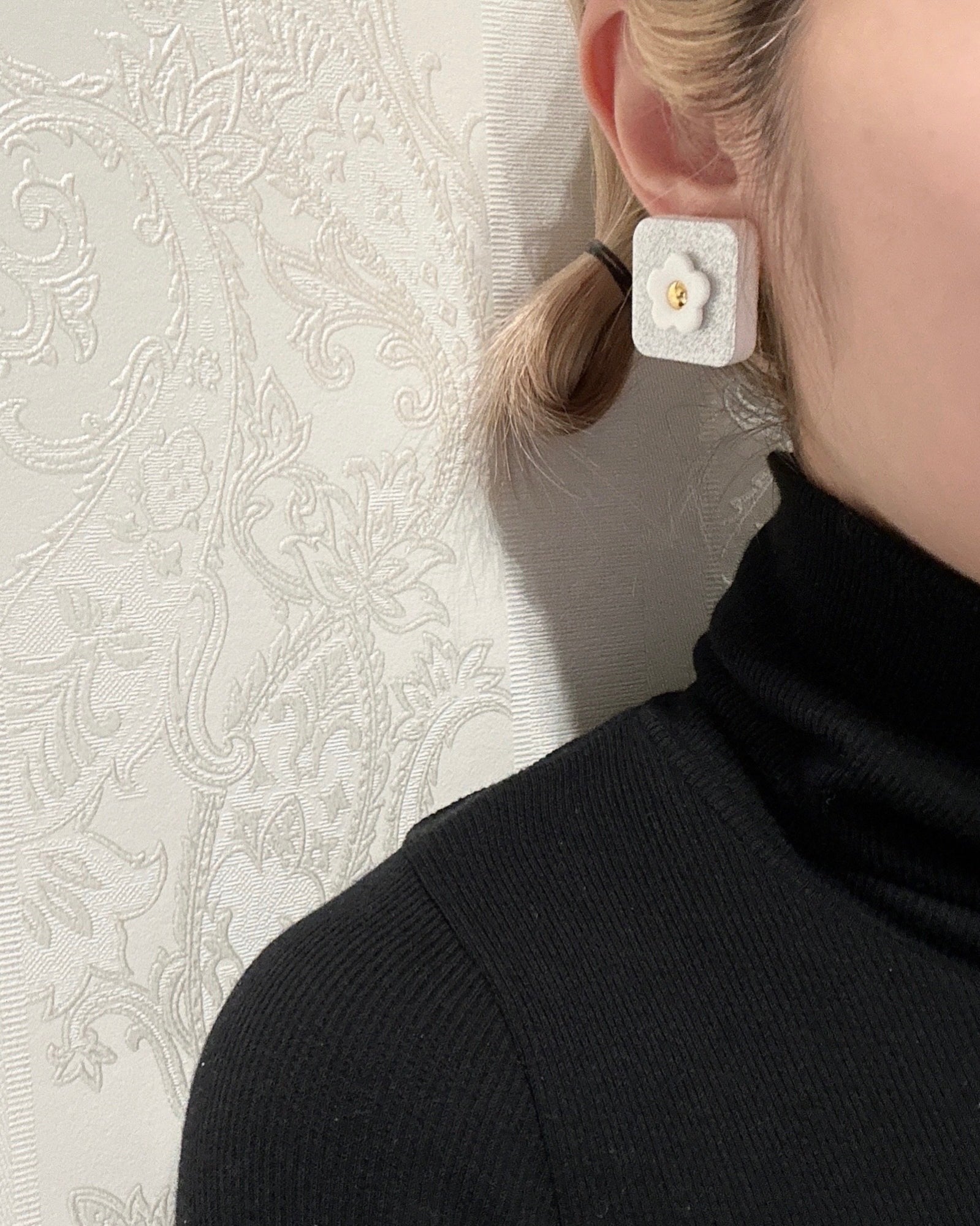 SQUARE FLOWER EARRING / PIERCE