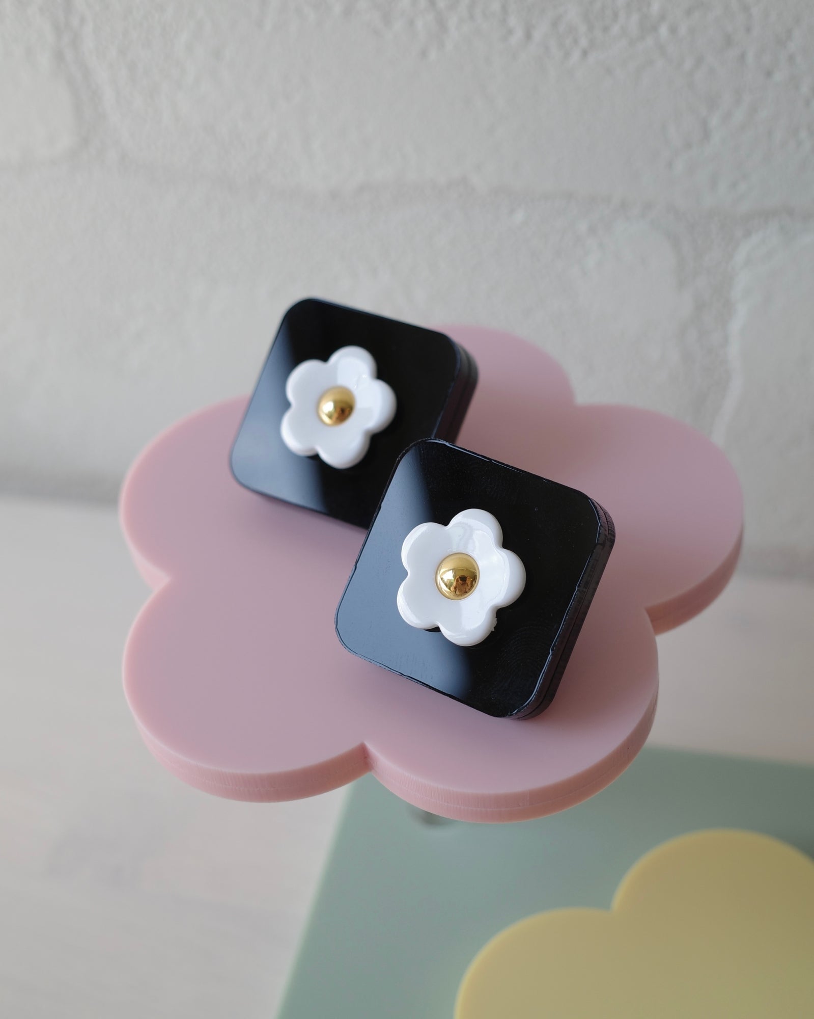 SQUARE FLOWER EARRING / PIERCE