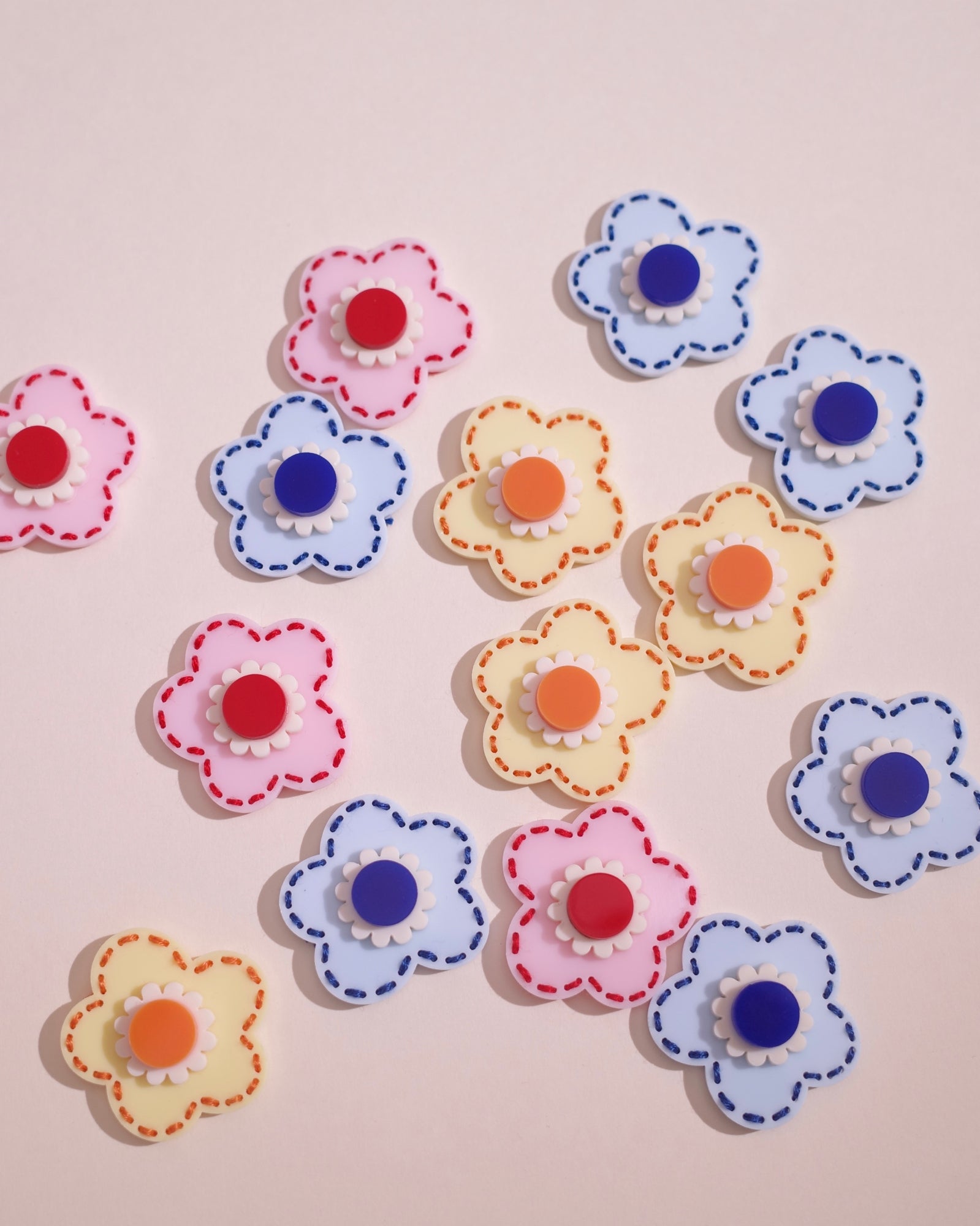 STITCH FLOWER EARRING / PIERCE