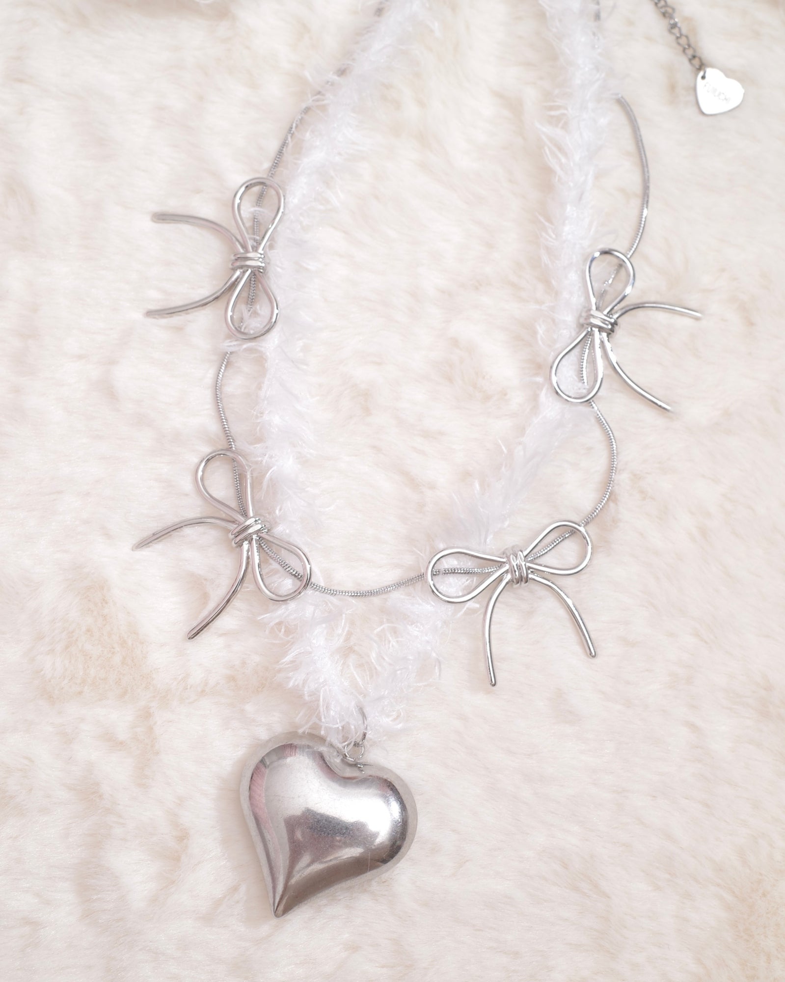 SILVER RIBBON NECKLACE