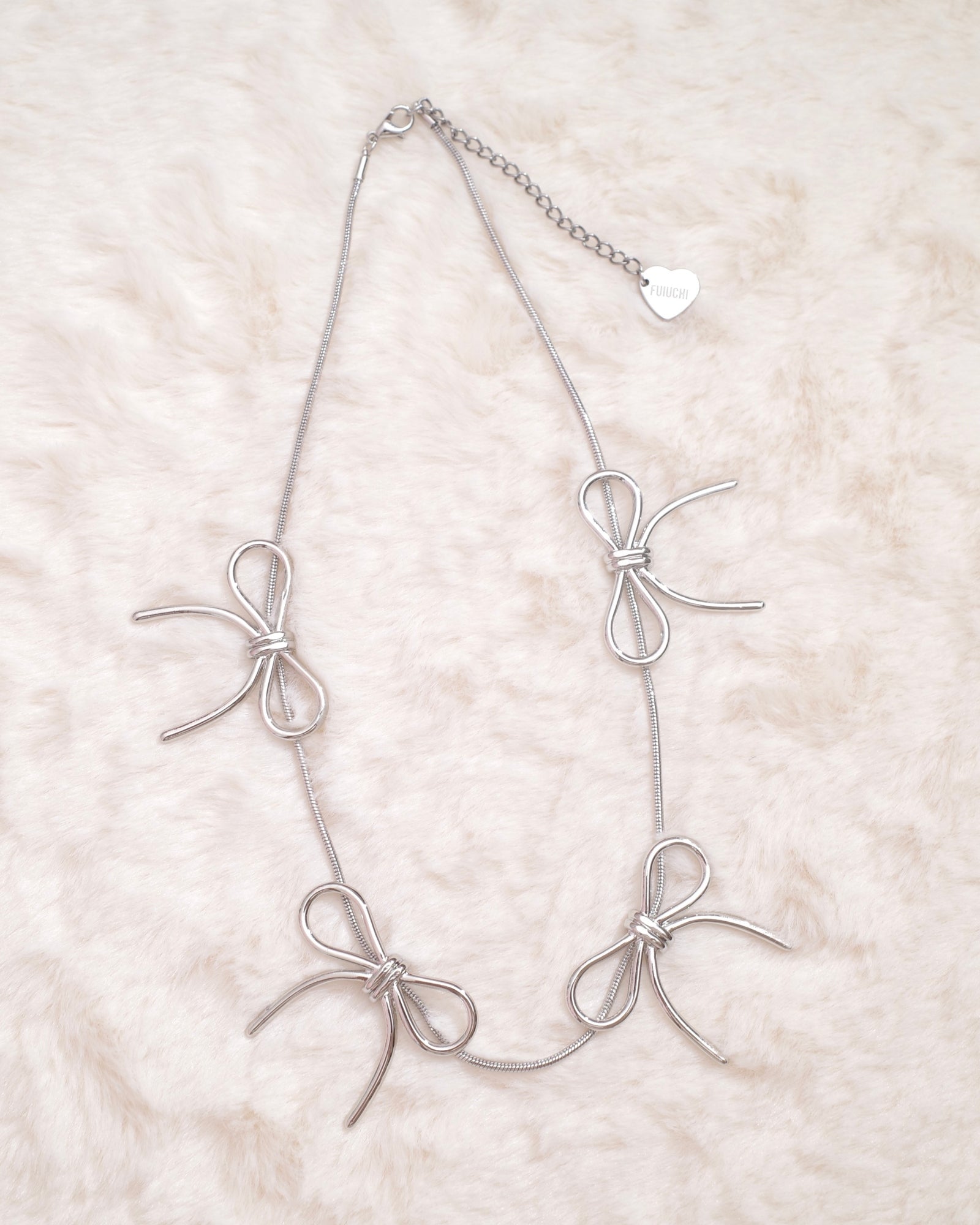 SILVER RIBBON NECKLACE