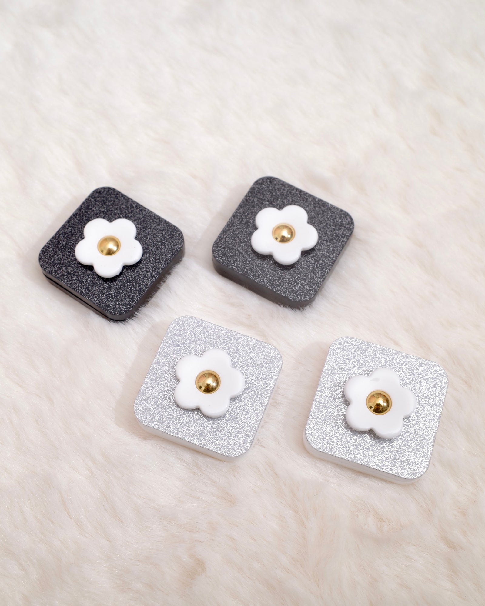 SQUARE FLOWER EARRING / PIERCE
