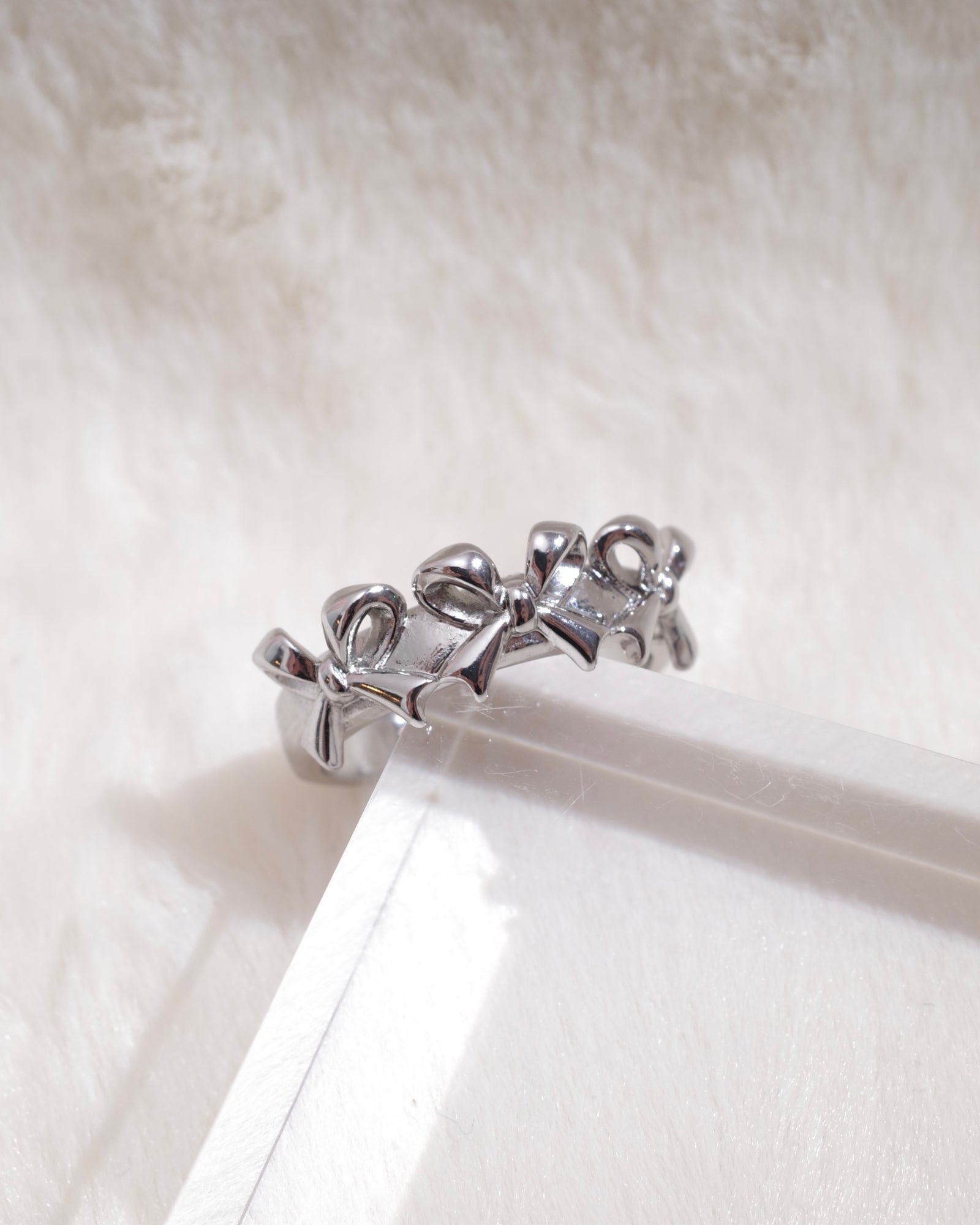 TRIPLE RIBBON RING