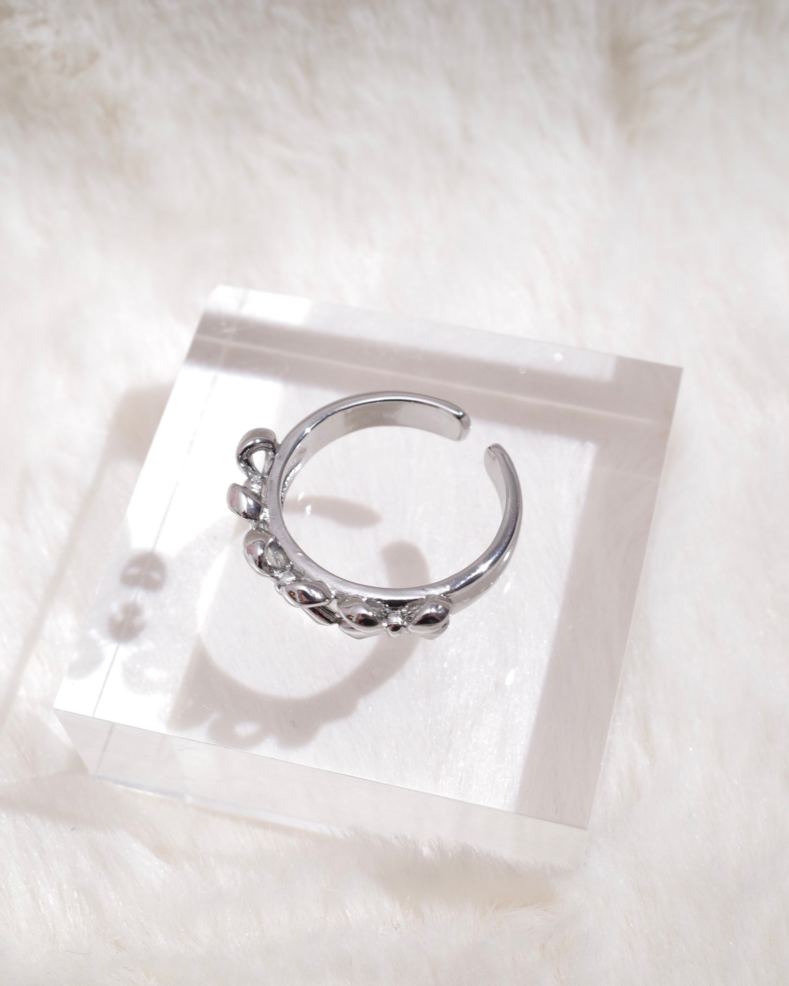 TRIPLE RIBBON RING
