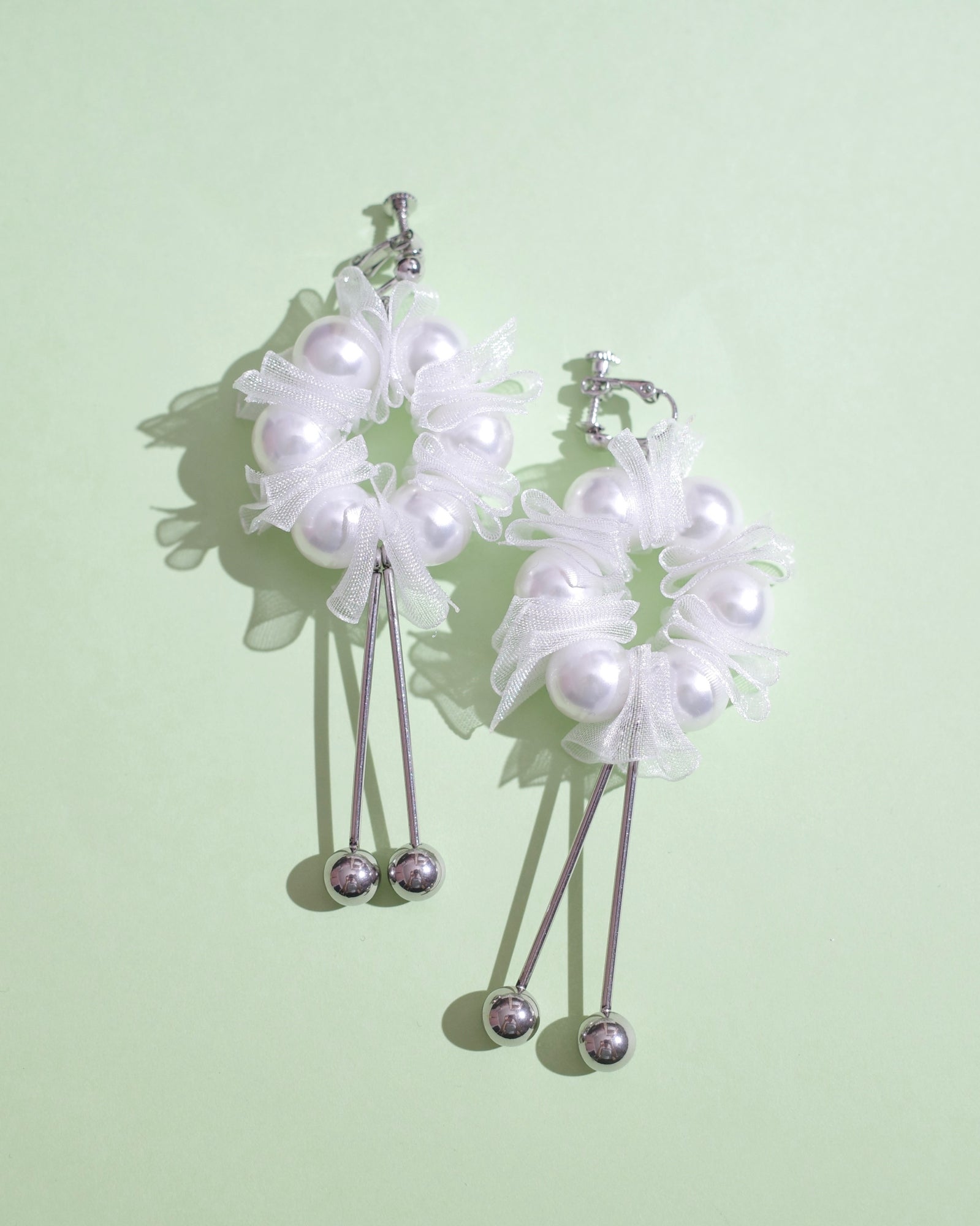 TULLE EARRING / PIERCE