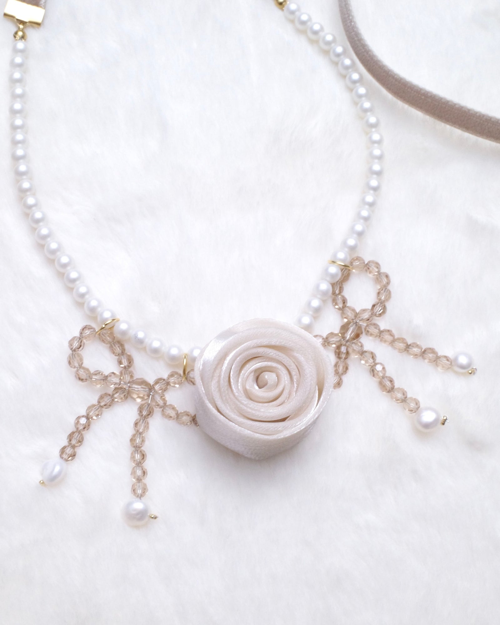 ROSE VELVET CHOKER