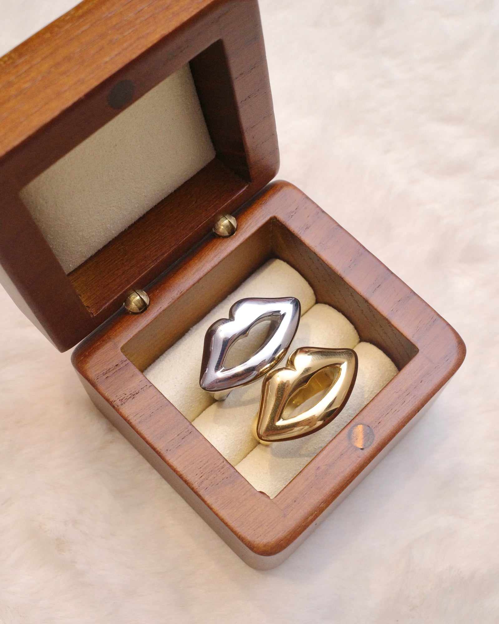LIPS RING